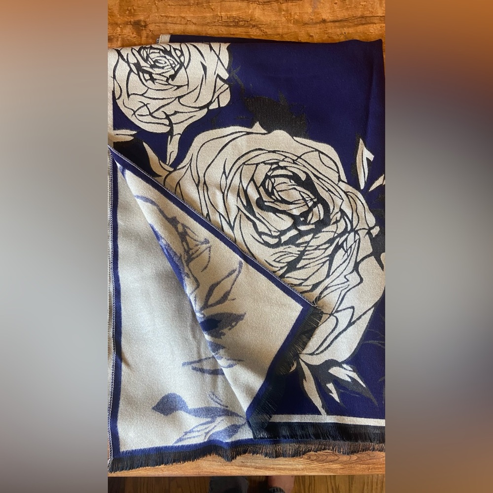 Rose Scarf/ Shawl/ Wrap, Rose Motif Gorgeous Navy & Cream Reversible